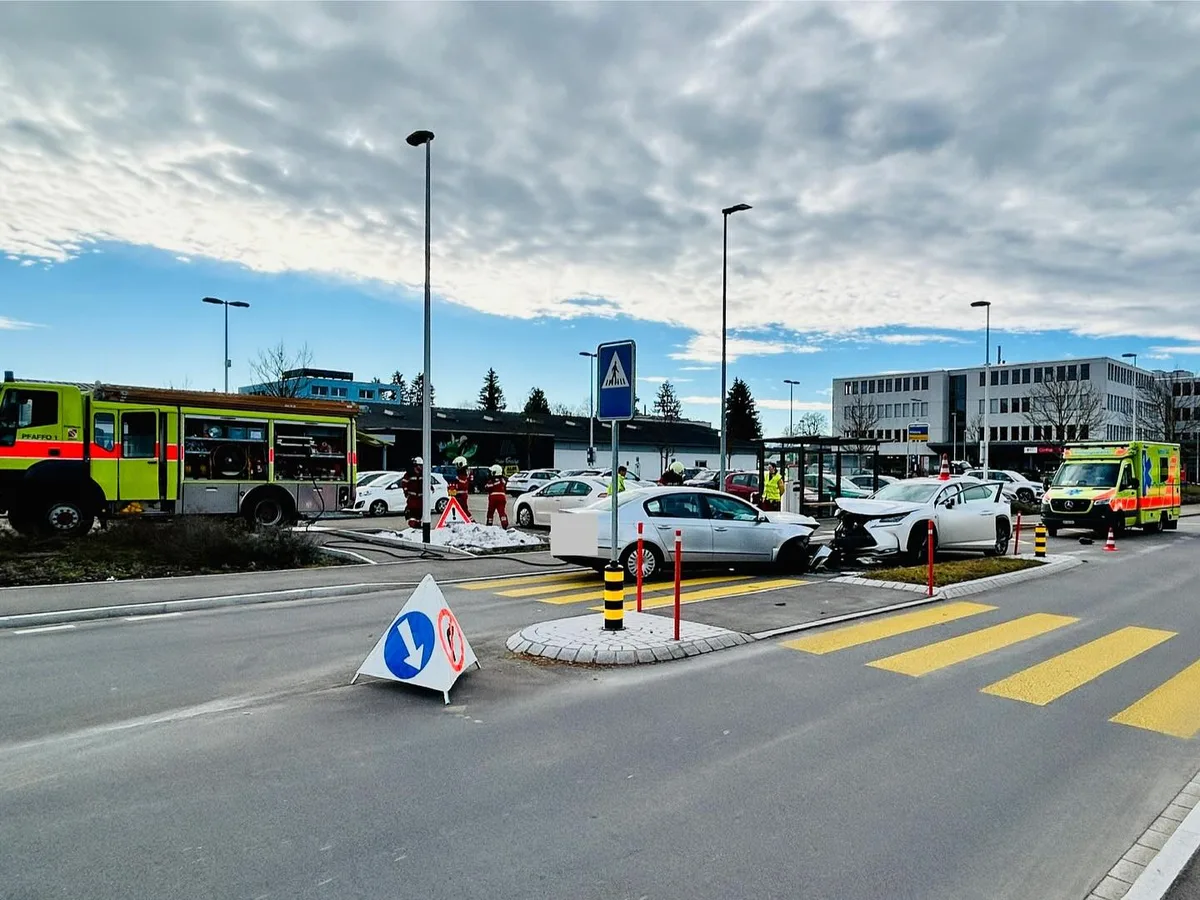 Bilder der Frontalkollision in Pfäffikon.